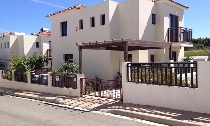 Kapparis Villa | Nol Adre. Une villa de luxe avec sa propre piscine privée, vue sur la mer