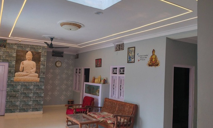Sarnath Lit Et Petit-Déjeuner | Non Ac single room with attached bathroom