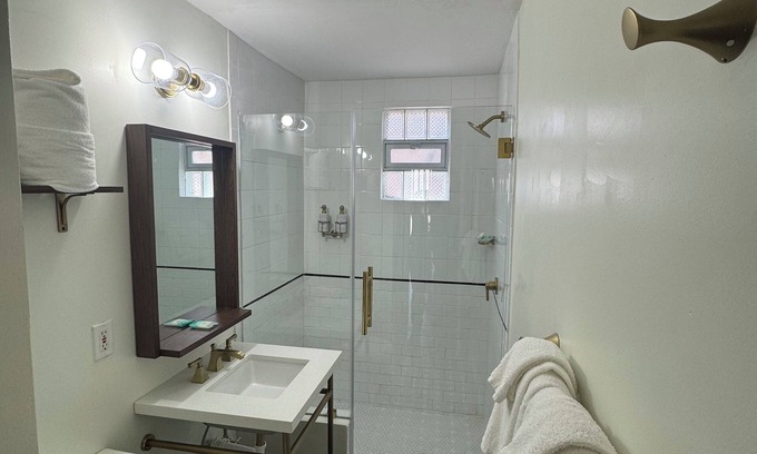 Manitou Springs Maison | Non-Smoking Standard Queen Room - NQC