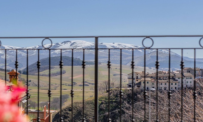 Annifo Maison | Nonna Isa's house in the middle of the countryside and close to art in Umbria.