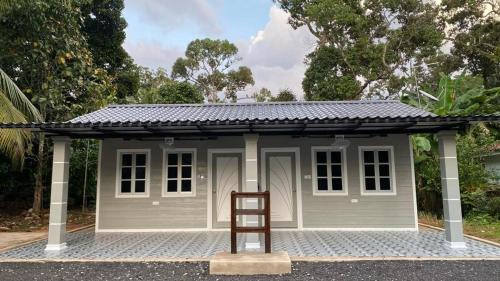 Kampung Sungai Raga Chalet De Ski | Noor Muhammad Roomstay