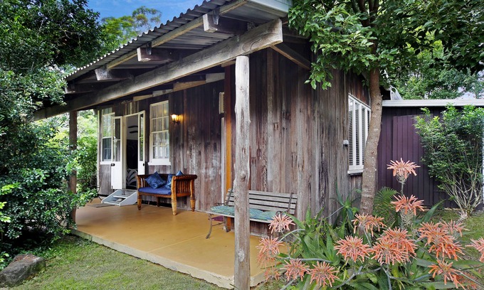Pinbarren Cottage | Avalon Noosa Farm Cottages