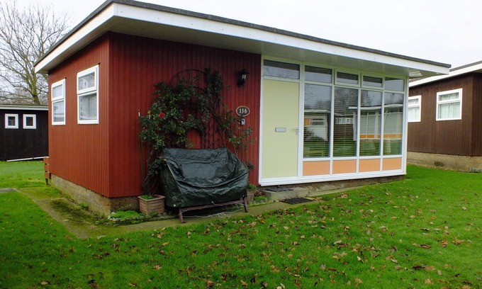 Stalham Chalet De Ski | Norfolk Broads, Stalham Chalet, pour 4 + 2 personnes, chiens, piscine