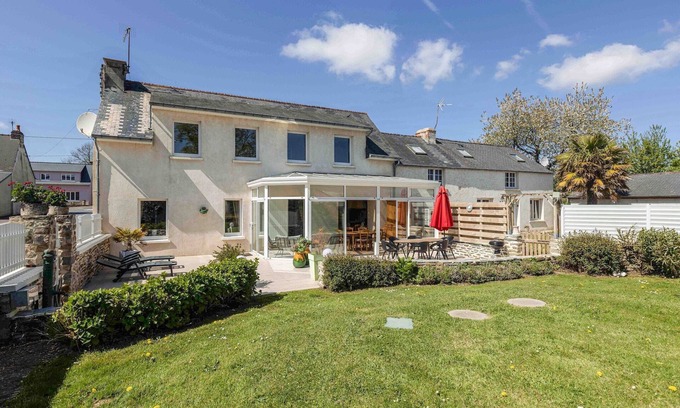 Montaigu-la-Brisette Maison | Gite totalement rénovée avec jardin en Normandie