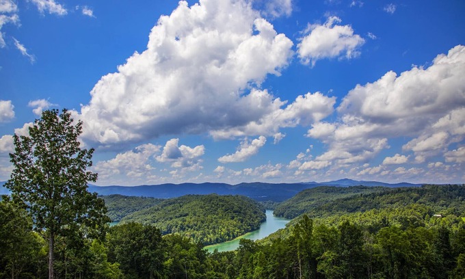 Big Creek Maison | Norris Lake Barn Loft Apt 1 Lakeview's & 1 mi Access to public boat ramp