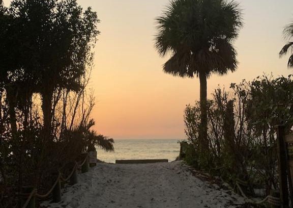 Jose's Hideaway Maison | NORTH CAPTIVA ISLAND Steps to Private Gulf Beaches Pools Hot Tub Golf Cart