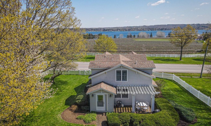 Skaneateles Maison | North Cottage at Hobbit Hollow Farm