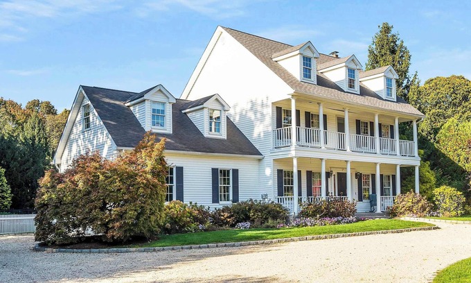 Laurel Maison | North Fork Manor: Heated Pool, Hot tub