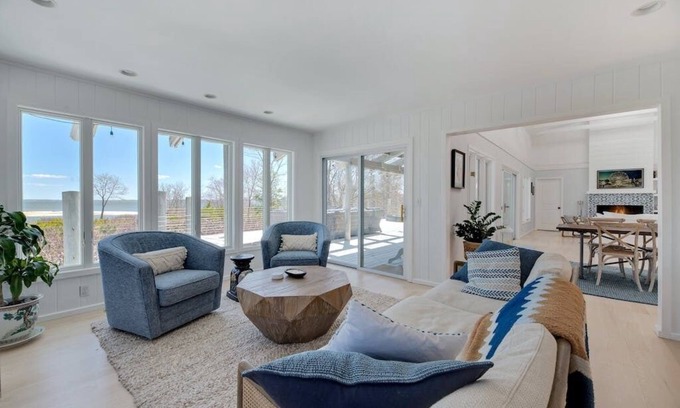South Jamesport Maison | North Fork Waterfront & Private Beach