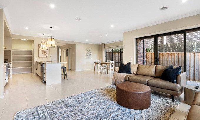 North Geelong Maison | North Geelong Getaway Modern 4-Bedroom Home