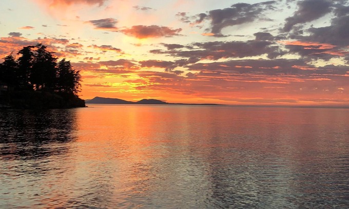 Eastsound Cottage | North Shore Retreat: Community Dock, Beach, Tennis Courts