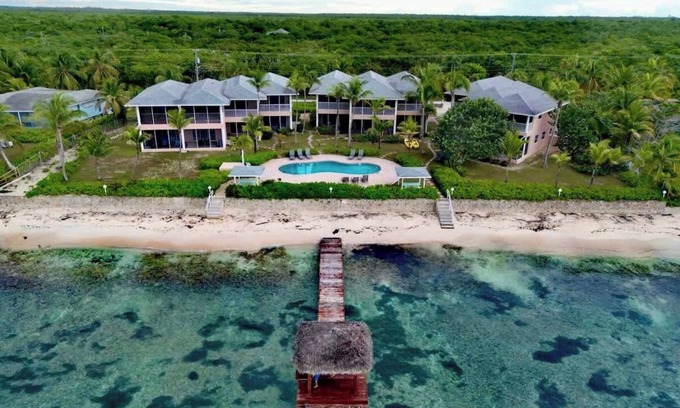 North Side Copropriété | Northern Lights #6 Oceanfront Condo on Northside w/ Pool & Dock