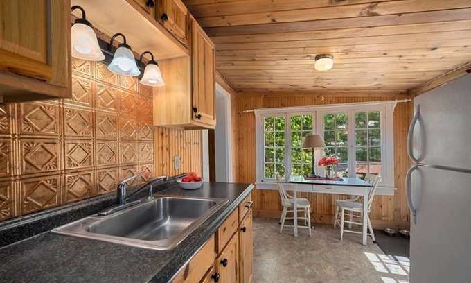 Inlet Maison | Northern Lights Lodge -In the heart of downtown Inlet