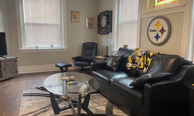 Brighton Heights Appartement | Northside 1-bedroom apt - AC, WiFi-Cable, and OFF Street parking in Pittsburgh