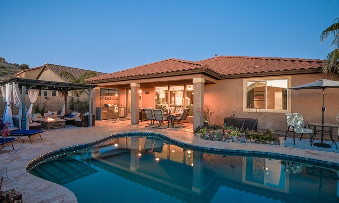 Oracle Maison | 4-bedroom vacation family-friendly home. Pool heat Option