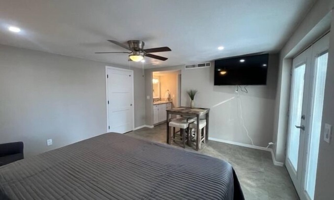 Tucson Maison | Northwest Jr Suite #4 with Laundry and Parking