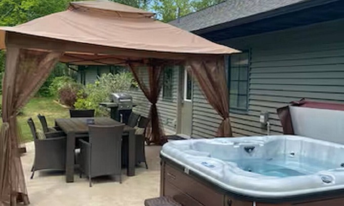 Saginaw Maison | Northwoods Oasis close to Duluth - BOULDBERBELLE RETREAT