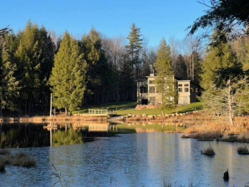 Town of Diana Chalet De Ski | Norwegian Woods - Private Waterfront,66 Acres!