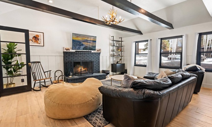Boulder Bay Maison | Nostalgic vibe with modern amenities in midcentury log cabin with hot tub + more