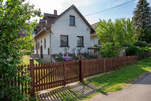 Szigliget Maison | Nosztalgia Nyaralóház