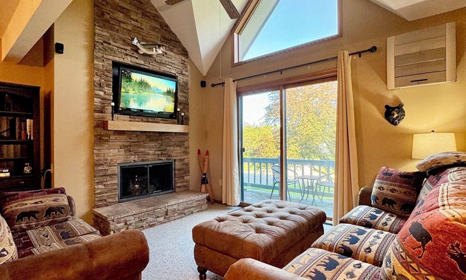 Ellicottville Chalet De Ski | Not Your Everyday Mini Chalet, foot of Holiday Valley Resort! Walk to Downtown