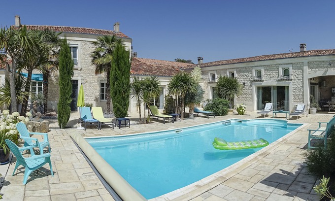 Saint-Porchaire Cottage | nouveau gîte avec terrasse piscine et jardin