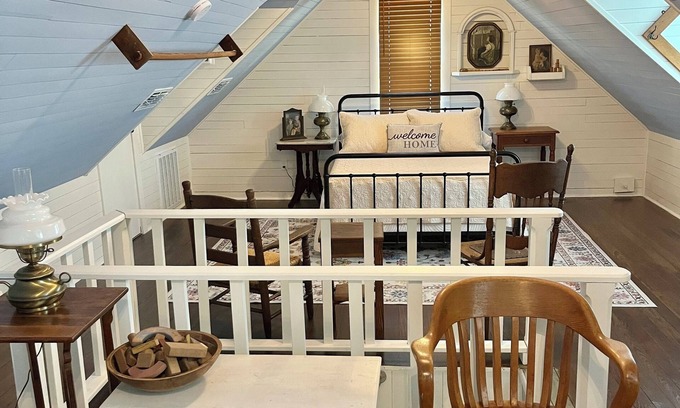 Shiner Maison | Novak Farmhouse - located 3 blocks from the Shiner Brewery