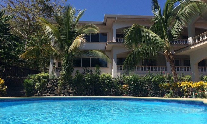 Playa Hermosa Copropriété | Marcher partout !!! Premier étage Condo près de la plage