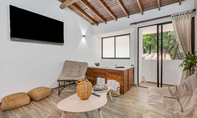La Florida Appartement | NOWA Cumbiana Apt - with Hot Tub on Provenza's Main Street