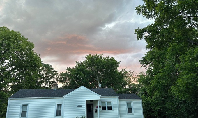 Portsmouth Maison | Private, wooded, and convenient cottage just blocks from SOMC
