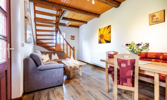 Steffenshagen Appartement | Nr. 1 - 3 Zimmer Ferienwohnung mit Terrasse und Garten - Ostsee Bauernhof Schwalbennest OFC 15