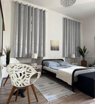 Annaberg-Buchholz Appartement | Nr 1 Gemütliches Zimmer in Zentrum mit Stadtblick WLAN EG für zwei oder Single