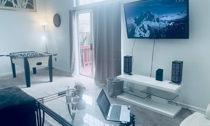 Lanham Maison | nRoyal Place: Three-Story Townhouse with Balcony & Workspace