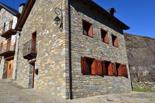 Erill la Vall Maison | NRY ESTANCES I SERVEIS EL TARTER 2