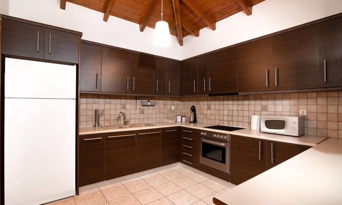 Markopoulon Appartement | NS-George Apartments by the Airport