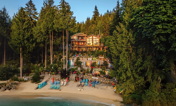 Tuwanek Maison | Sunshine Coast Waterfront Vacation RentalParfait pour les réunions de famille