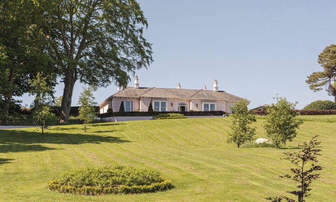 Omeath Cabine | Nucella Lodge and Coach House: A Charming Irish Retreat with Tranquility Ireland