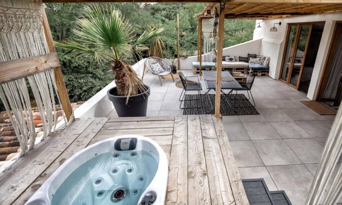 Euzet-les-Bains Hôtel | Nuitées Bohèmes