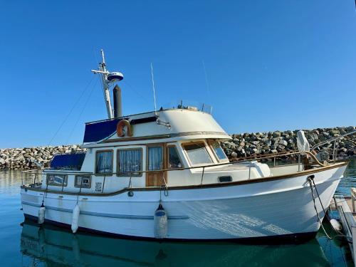 La Celle-sous-Gouzon Location De Bateaux | Nuit de quiétude sur L'eau