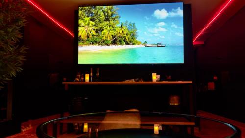 Villemomble Appartement | Nuit de rêve : spa, sauna, cinéma