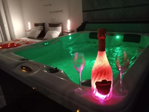 Auterive Appartement | Nuit romantique avec Jacuzzi SPA privatif proche TOULOUSE