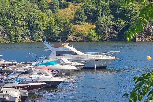 Vals d'Aix et Isable Location De Bateaux | Nuits insolites sur un bateau 12m en pleine nature