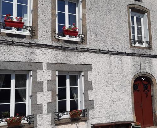 Le Dorat Appartement | Number 22 - Le Dorat - Apartment 3 with garden & free parking