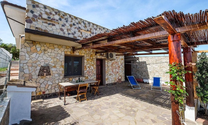 Gonnesa Appartement | Appartement Nuraghe sur oliveraie à la périphérie, WiFi