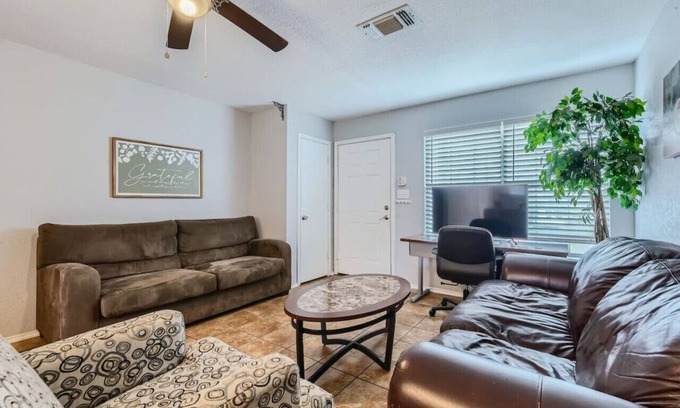 Heritage Maison | NW SA Lackland AFB/Sea World minutes away