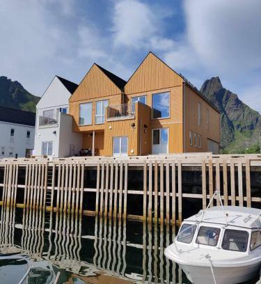 Ballstad Maison | Ny rorbu på kaikanten