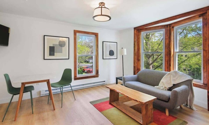 Ithaca Maison | NY Suite | Downtown walk to Commons | Free Parking