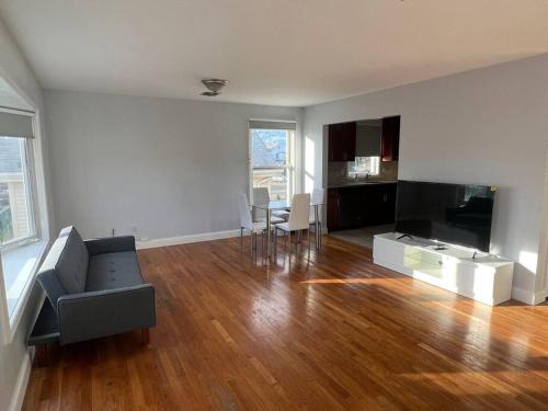 Passaic Appartement | NYC Adjacent Comfy 9 Guest Home