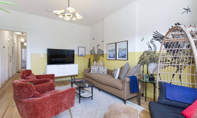 McGinley Square Appartement | The Blue Luxury & Close to Path to NYC ; Parking Avail