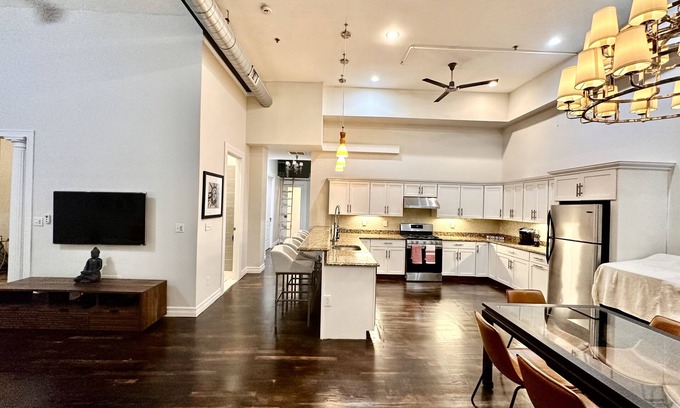 North Bergen Appartement | NYC style loft apartment 10 min to Times Sq. 1 Parking space avail only.